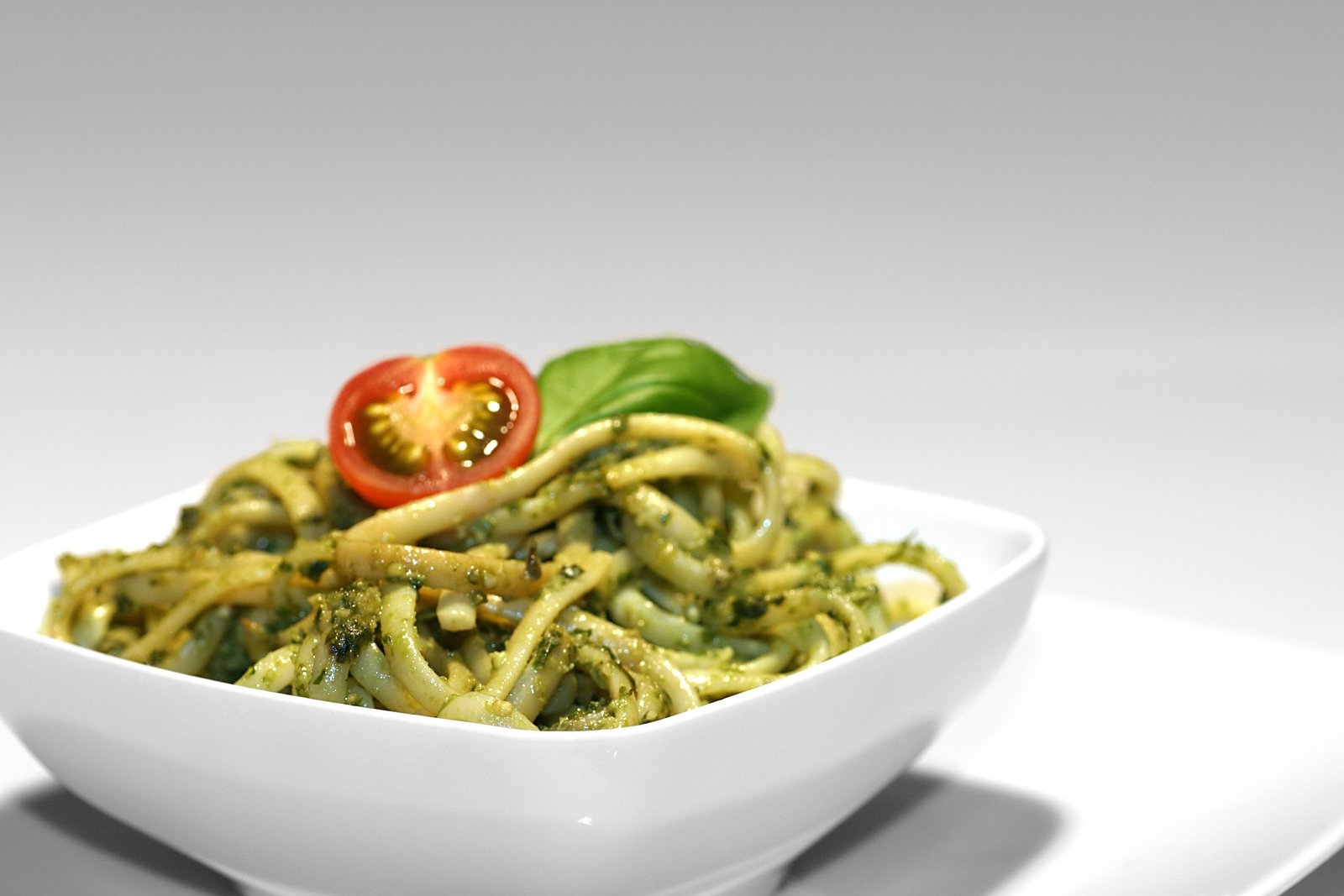 Spaghetti de courgettes au pesto frais
